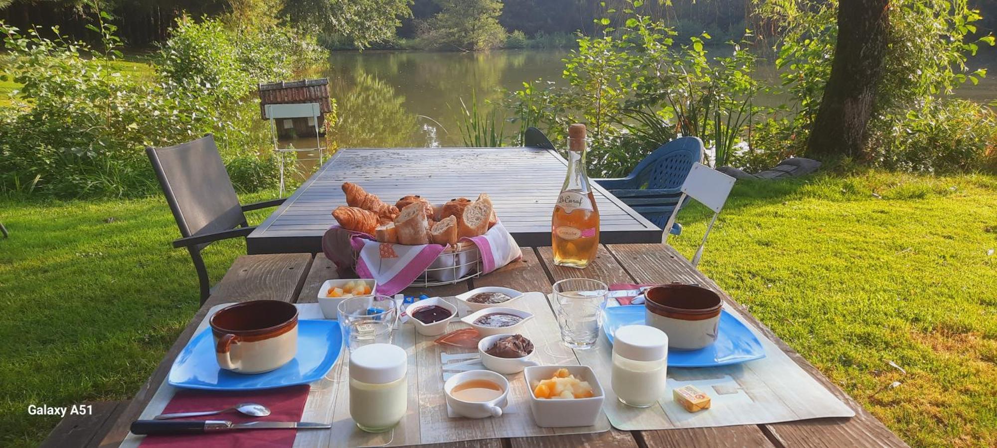 Les Etangs Du Moulin D'Harcy Hotel Lonny Exterior photo